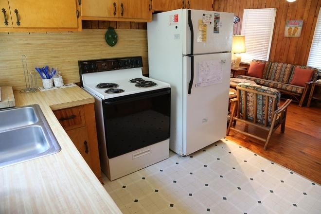 2808 Neptune St, Edisto Island, SC 29438