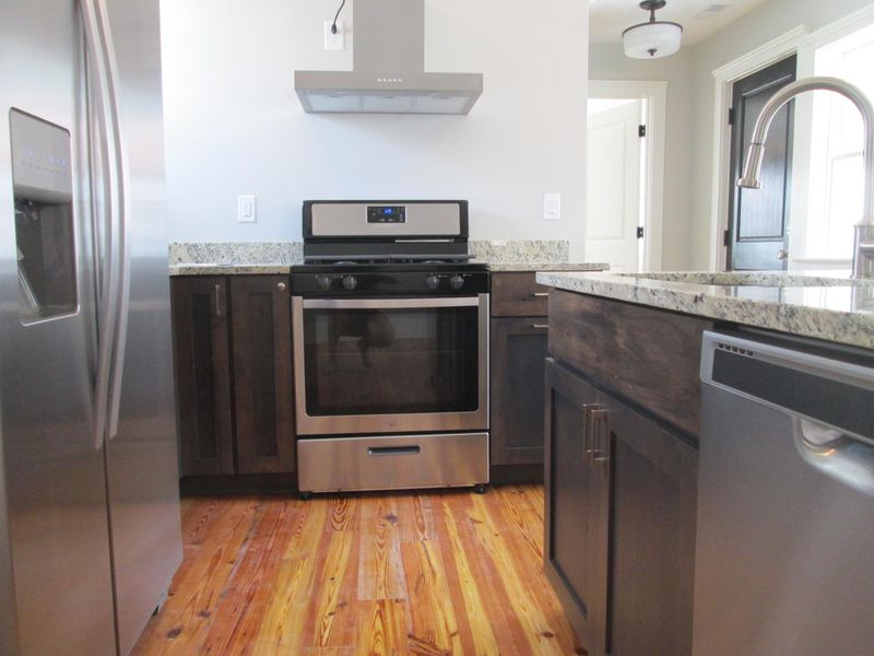 15 Sires St, Charleston, SC 29403