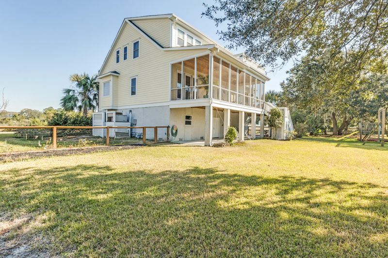 366 Mutual Dr, Charleston, SC 29414