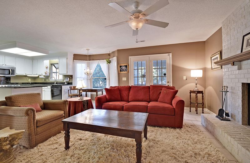 1728 W Sandcroft Dr, Charleston, SC 29407