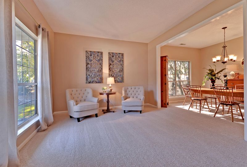 8611 River Oaks Dr, North Charleston, SC 29420