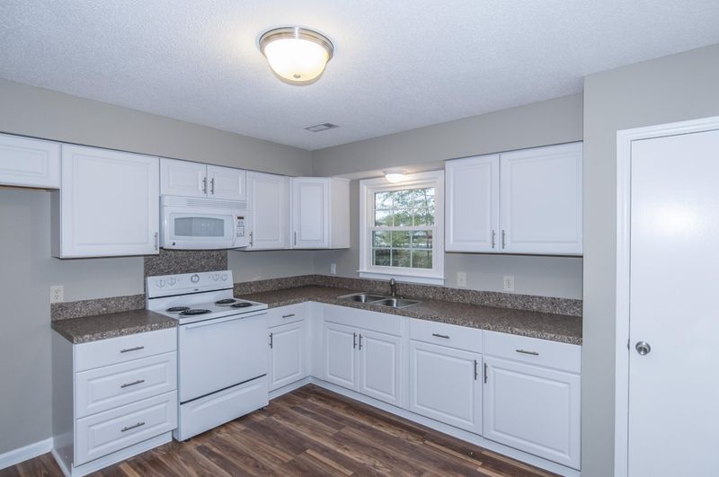 3260 Vinewood Pl, North Charleston, SC 29420
