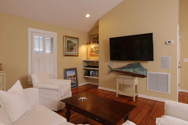 214 E Erie Ave, Folly Beach, SC 29439