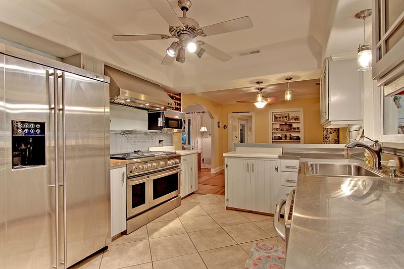 942 Bradford Ave, Charleston, SC 29412