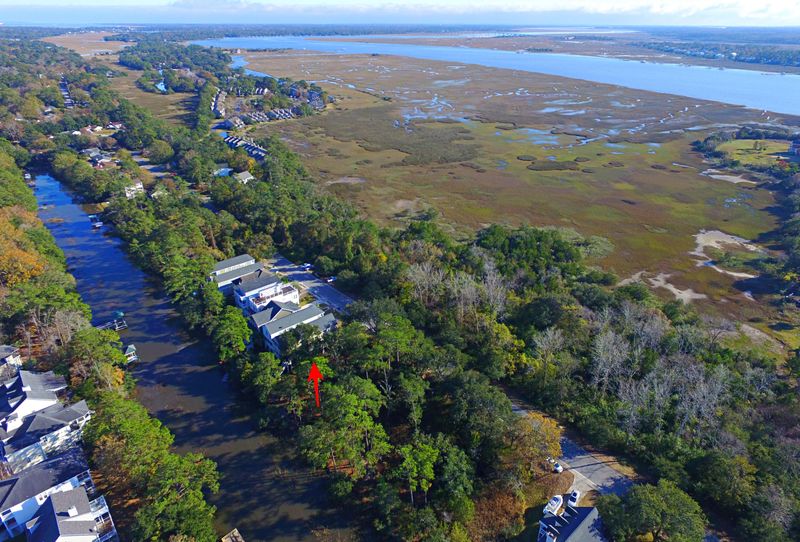 3018 S Shore Dr, Charleston, SC 29407