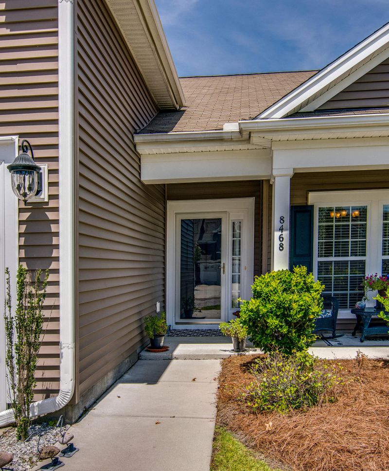 8468 Middle River Way, North Charleston, SC 29420