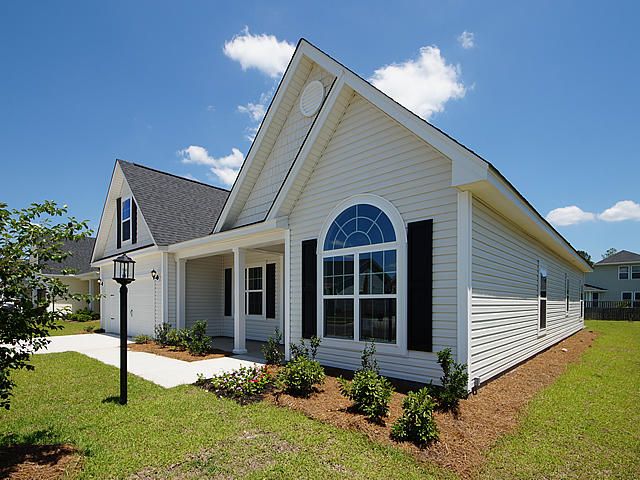 413 Topcrest Ln, Moncks Corner, SC 29461