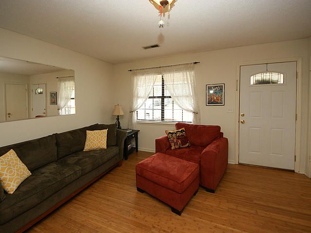 419 Longleaf Dr, Summerville, SC 29483