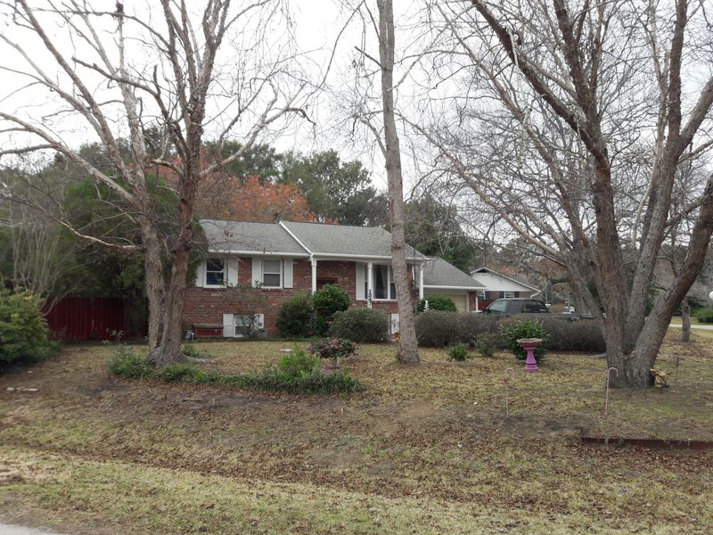 1347 Honeysuckle Ln, Charleston, SC 29412