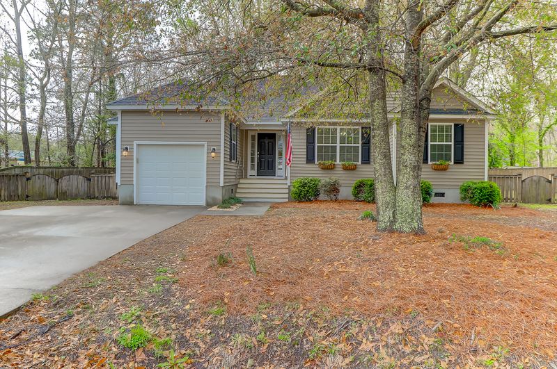 1801 Biltmore Dr, Charleston, SC 29412