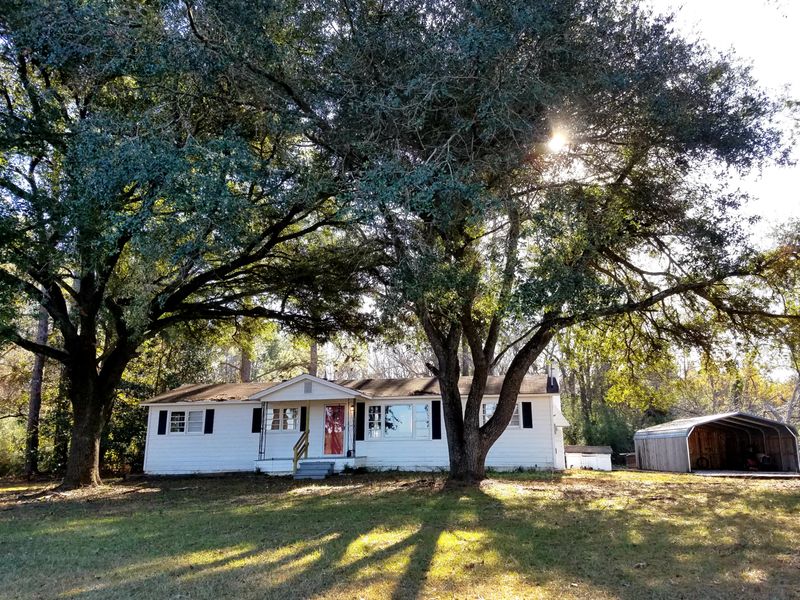 586 1st Bend Rd, Harleyville, SC 29448