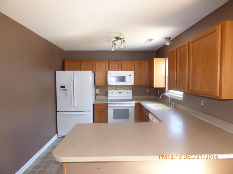 216 Somerset Dr, Goose Creek, SC 29445