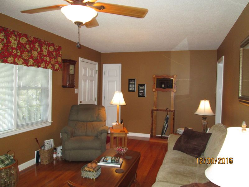 209 Live Oak Rd, Summerville, SC 29485