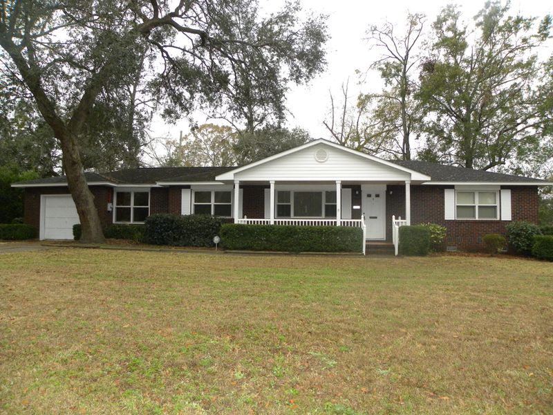 5819 Lakeview Dr, Hanahan, SC 29410