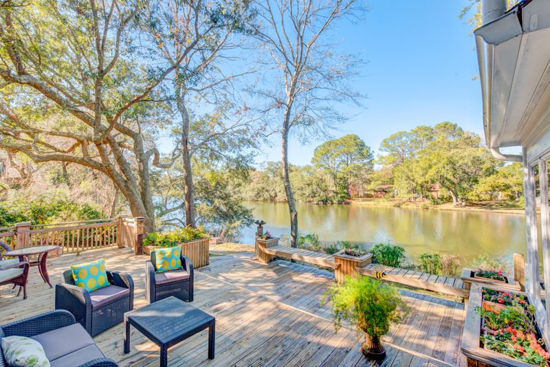 657 Lake Frances Dr, Charleston, SC 29412