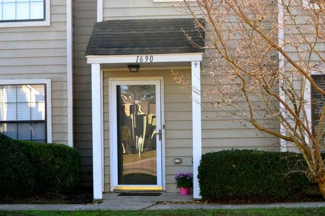 1690 Hunters Run Dr, Mount Pleasant, SC 29464
