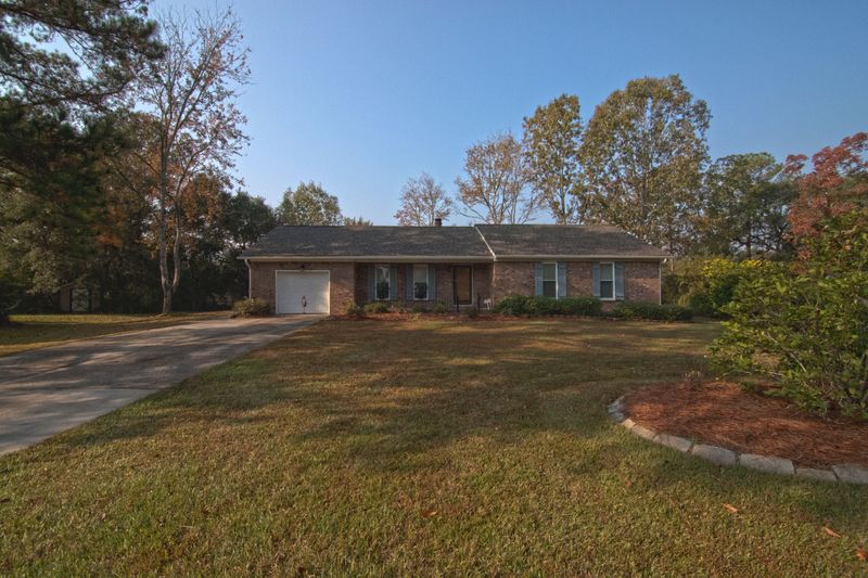 709 Banner Rd, Charleston, SC 29414