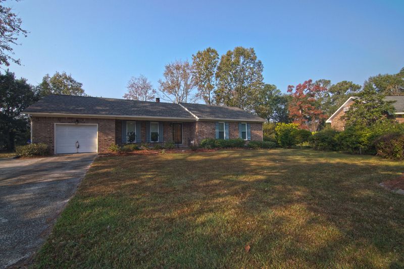 709 Banner Rd, Charleston, SC 29414