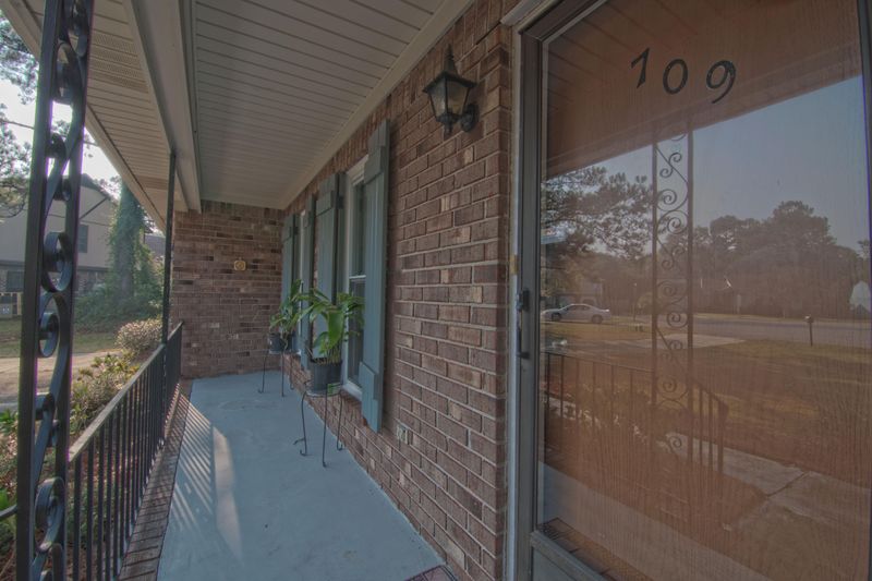 709 Banner Rd, Charleston, SC 29414