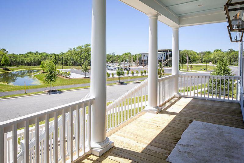 1640 Oak Leaf St, Daniel Island, SC 29492