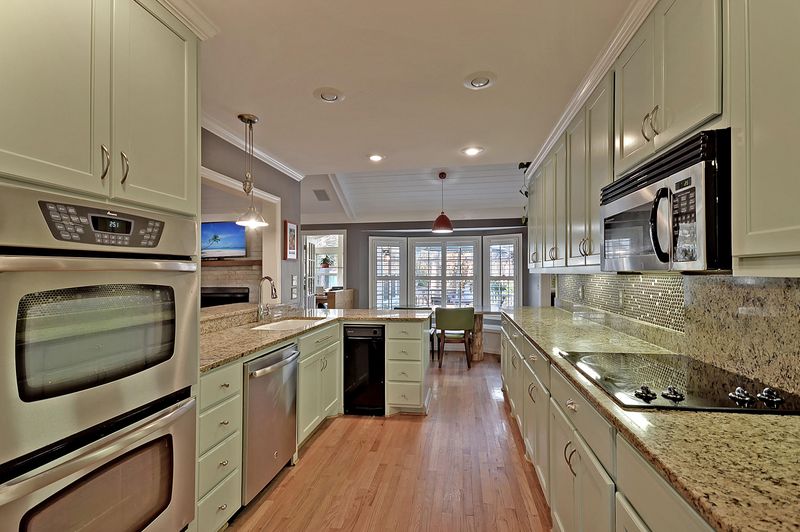 1155 Plantation Ln, Mount Pleasant, SC 29464