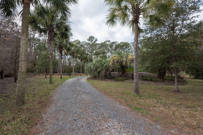 1786 Tacky Point Rd, Wadmalaw Island, SC 29487