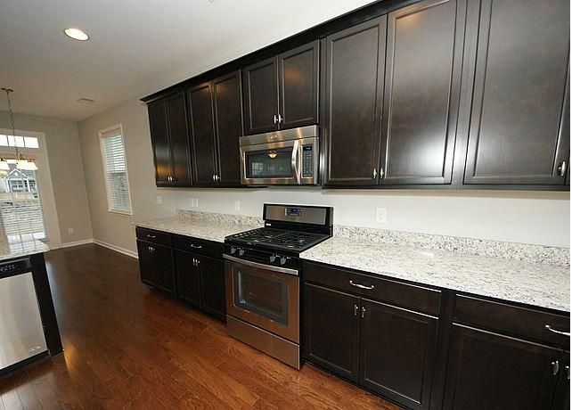 409 Whispering Breeze Ln, Summerville, SC 29486
