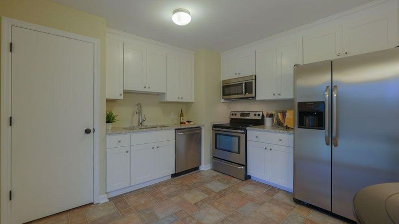 1821 Christian Rd, Charleston, SC 29407