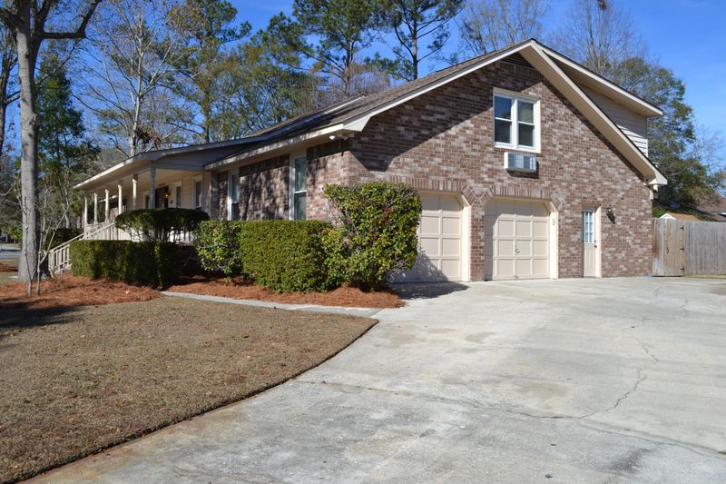 130 Queensbury Cir, Goose Creek, SC 29445