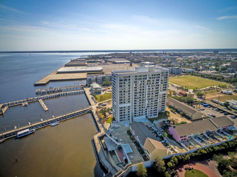 330 Concord St #Th6, Charleston, SC 29401