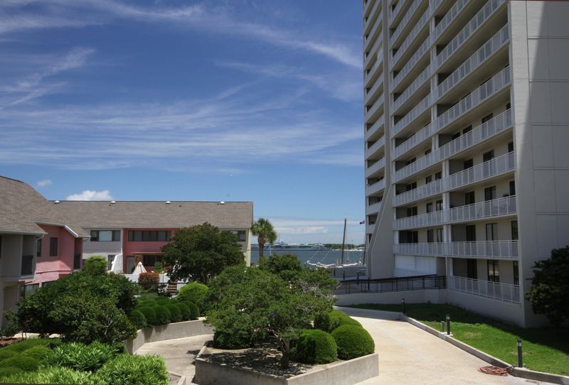 330 Concord St #Th6, Charleston, SC 29401