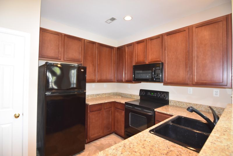 207 Twin Tree Dr, Summerville, SC 29485