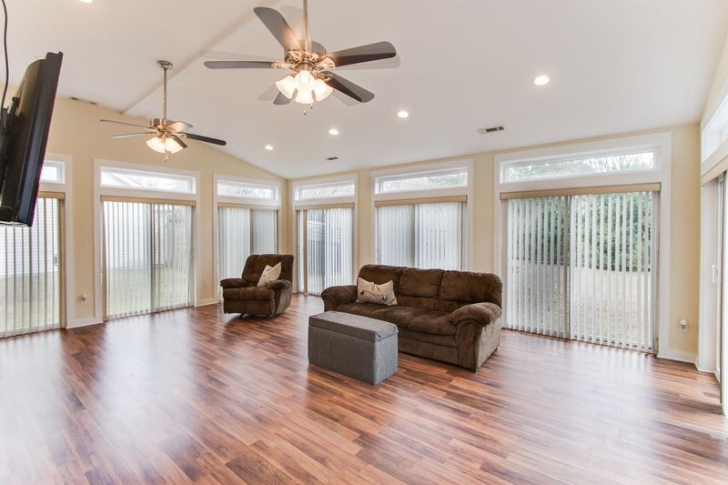 3406 Farmers Market Dr, Charleston, SC 29414