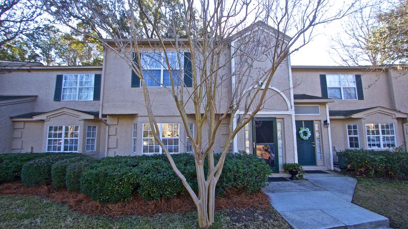 2067 Emerald Ter, Mount Pleasant, SC 29464