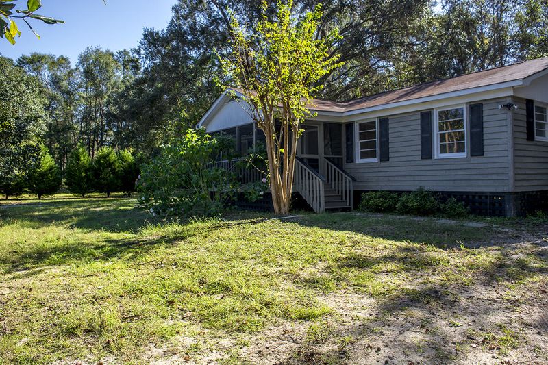 8110 Lachicotte St, Edisto Island, SC 29438