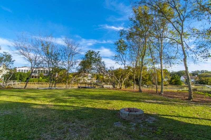 1694 Old Military Rd, Charleston, SC 29412