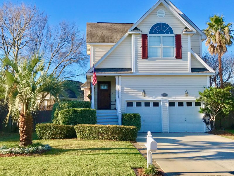 1543 Ocean Neighbors Blvd, Charleston, SC 29412
