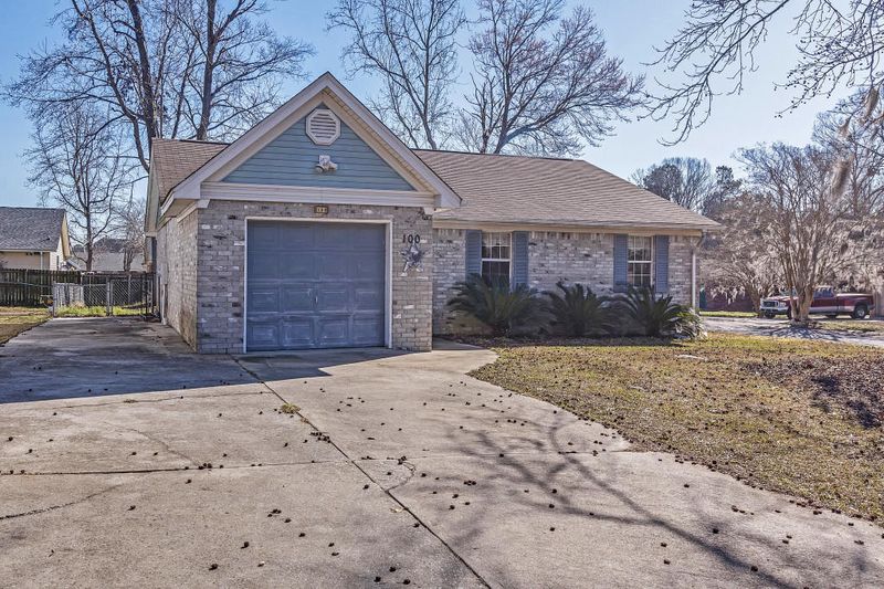 100 Mossy Oaks Ave, Goose Creek, SC 29445