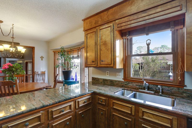 2215 Dawn Hill Dr, Charleston, SC 29414
