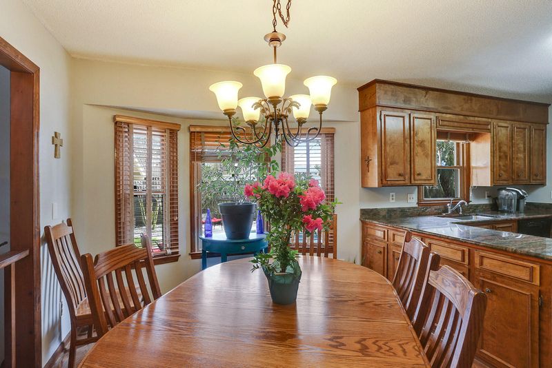 2215 Dawn Hill Dr, Charleston, SC 29414