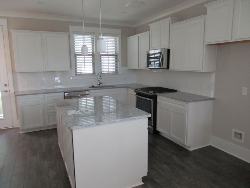 236 Oak Park St, Summerville, SC 29486