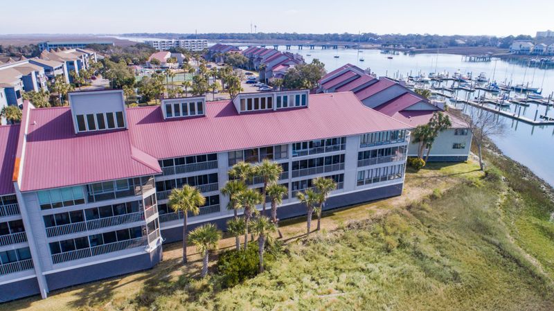 101 W Mariners Cay Dr, Folly Beach, SC 29439