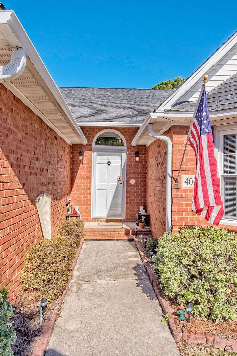 1405 White Ibis Ct, Hanahan, SC 29410
