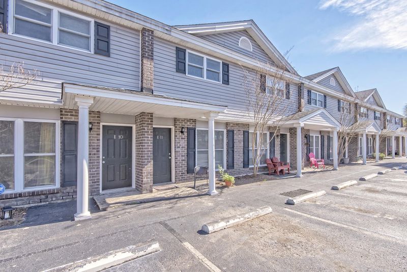 1713 Boone Hall Dr #I11, Charleston, SC 29407