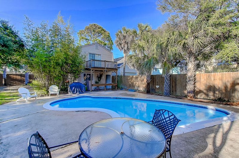 106 E Erie Ave, Folly Beach, SC 29439