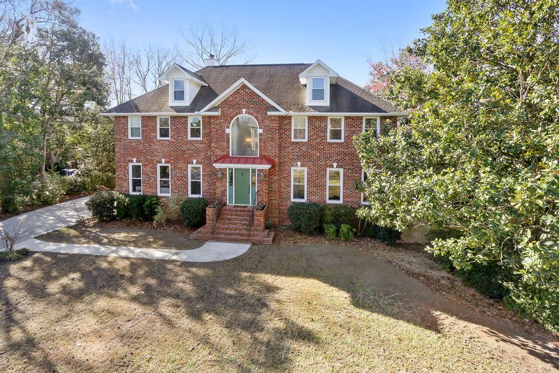 1635 Seignious Dr, Charleston, SC 29407