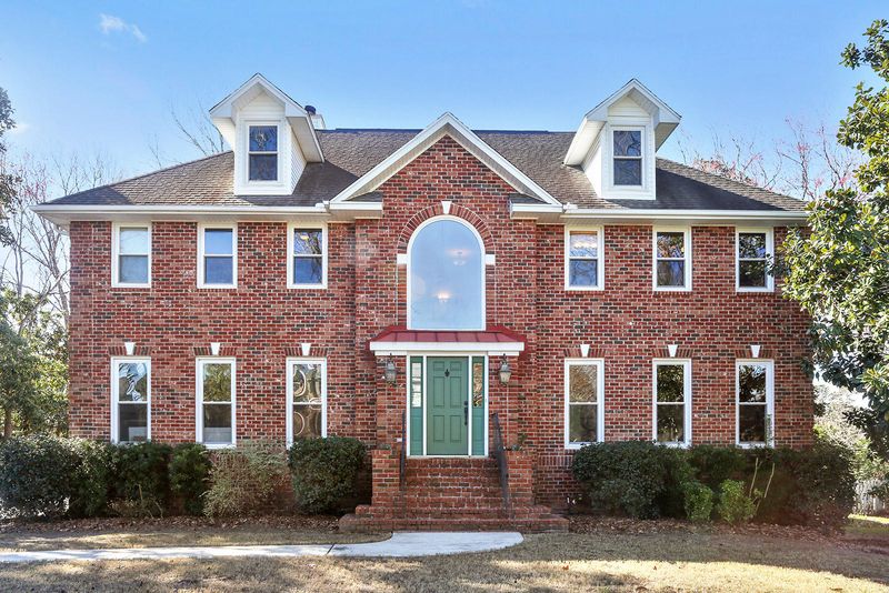 1635 Seignious Dr, Charleston, SC 29407