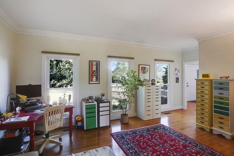 1635 Seignious Dr, Charleston, SC 29407
