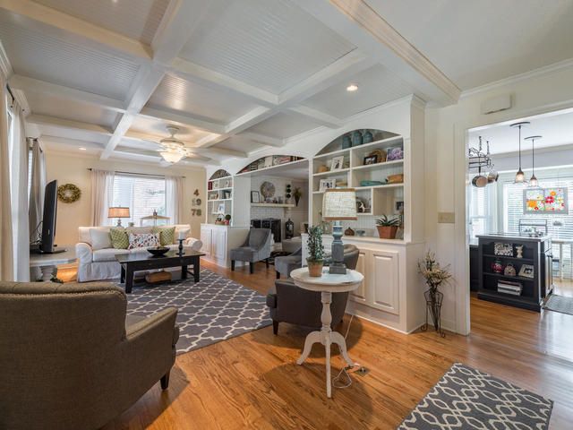 898 Law Ln, Mount Pleasant, SC 29464