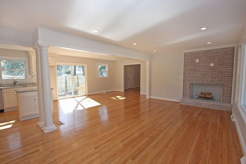 1851 Piper Dr, Charleston, SC 29407